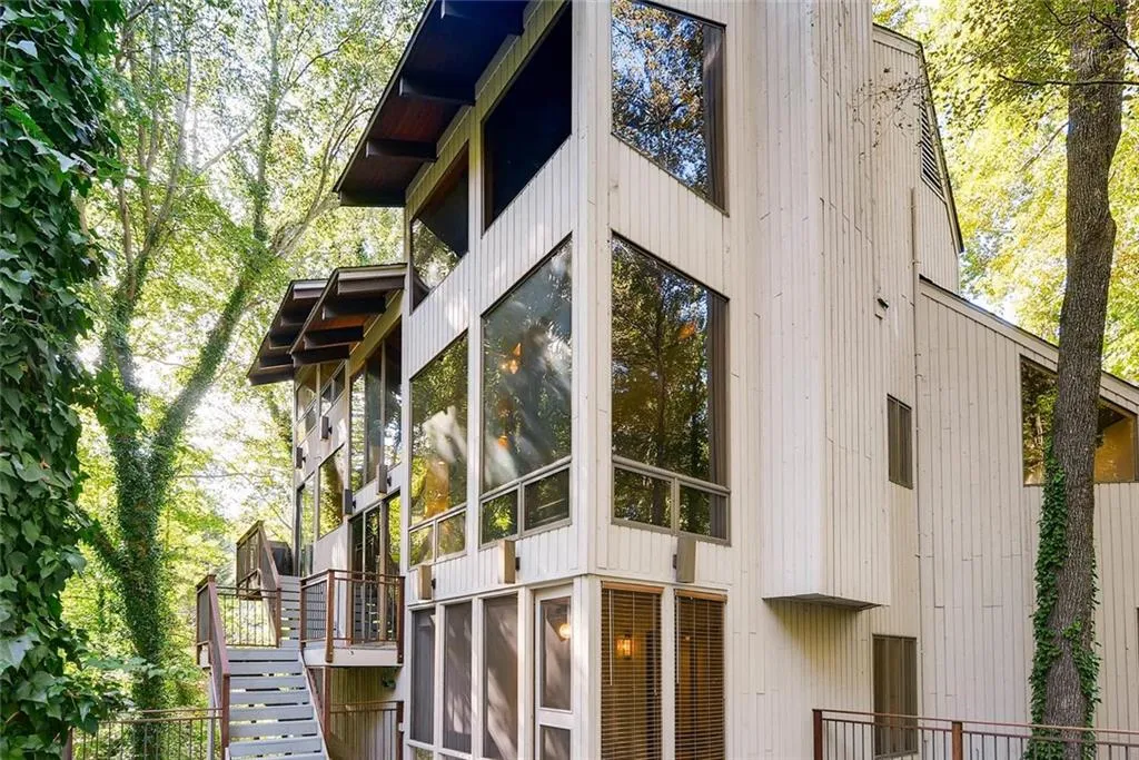 625 Valley Hall Drive, Sandy Springs, Georgia 30350, 5 Bedrooms Bedrooms, ,3 BathroomsBathrooms,Residential,Sold,625 Valley Hall Drive,5925222