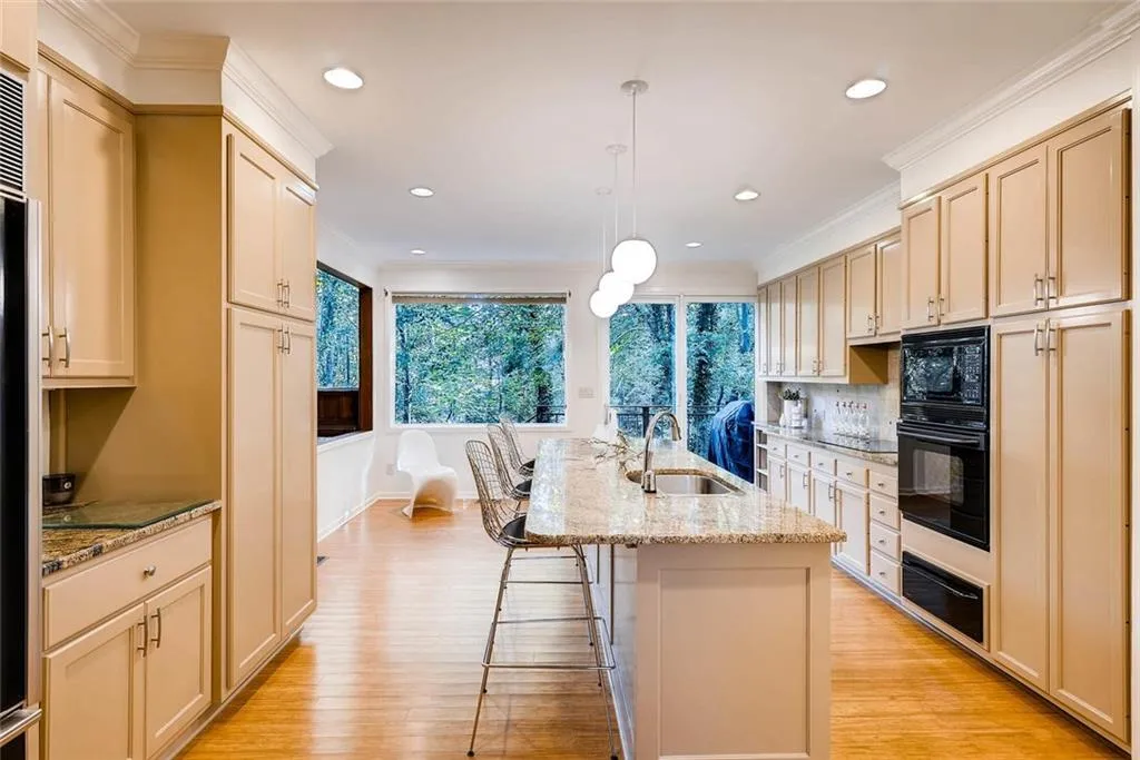 625 Valley Hall Drive, Sandy Springs, Georgia 30350, 5 Bedrooms Bedrooms, ,3 BathroomsBathrooms,Residential,Sold,625 Valley Hall Drive,5925222