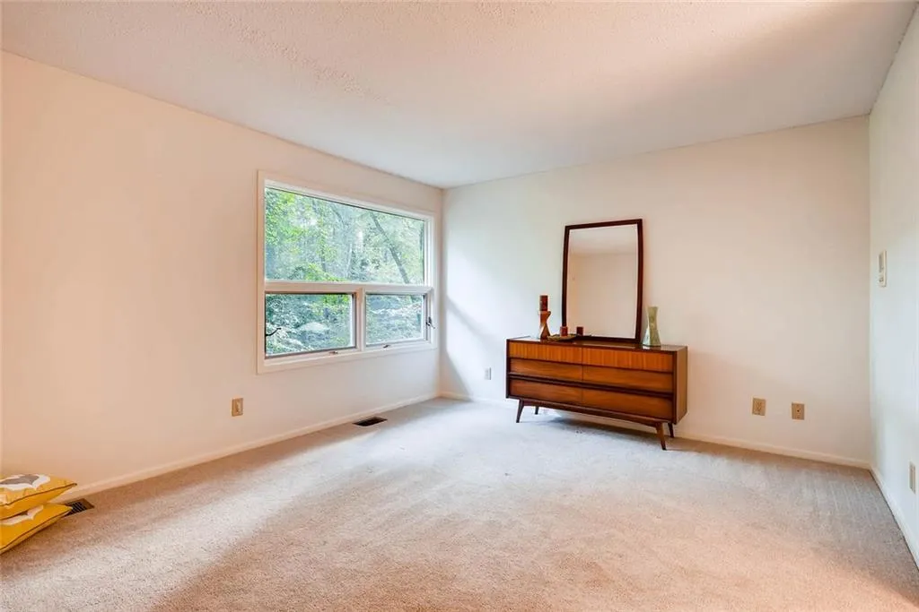 625 Valley Hall Drive, Sandy Springs, Georgia 30350, 5 Bedrooms Bedrooms, ,3 BathroomsBathrooms,Residential,Sold,625 Valley Hall Drive,5925222