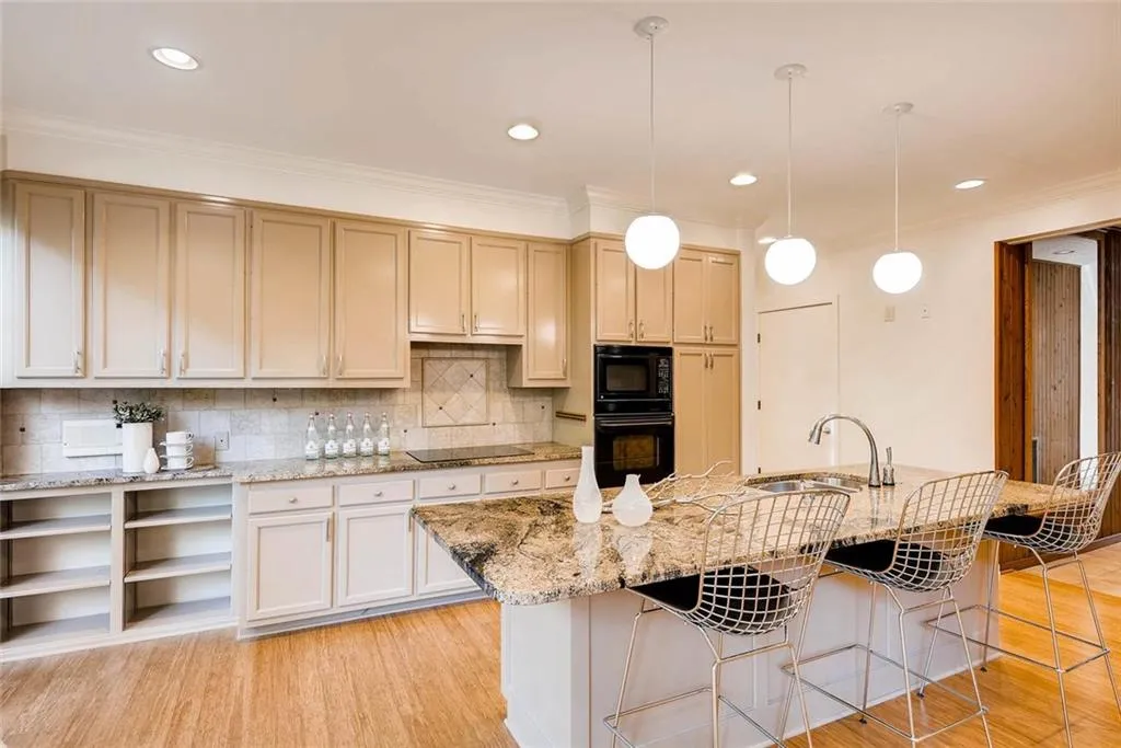 625 Valley Hall Drive, Sandy Springs, Georgia 30350, 5 Bedrooms Bedrooms, ,3 BathroomsBathrooms,Residential,Sold,625 Valley Hall Drive,5925222