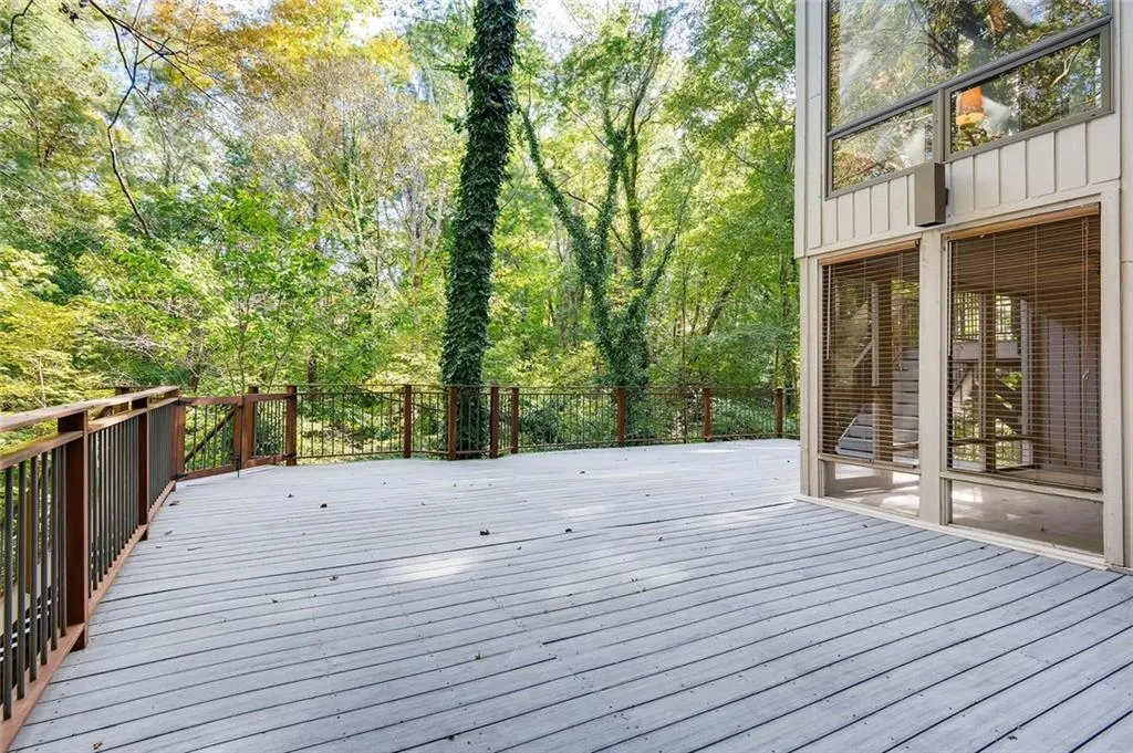625 Valley Hall Drive, Sandy Springs, Georgia 30350, 5 Bedrooms Bedrooms, ,3 BathroomsBathrooms,Residential,Sold,625 Valley Hall Drive,5925222