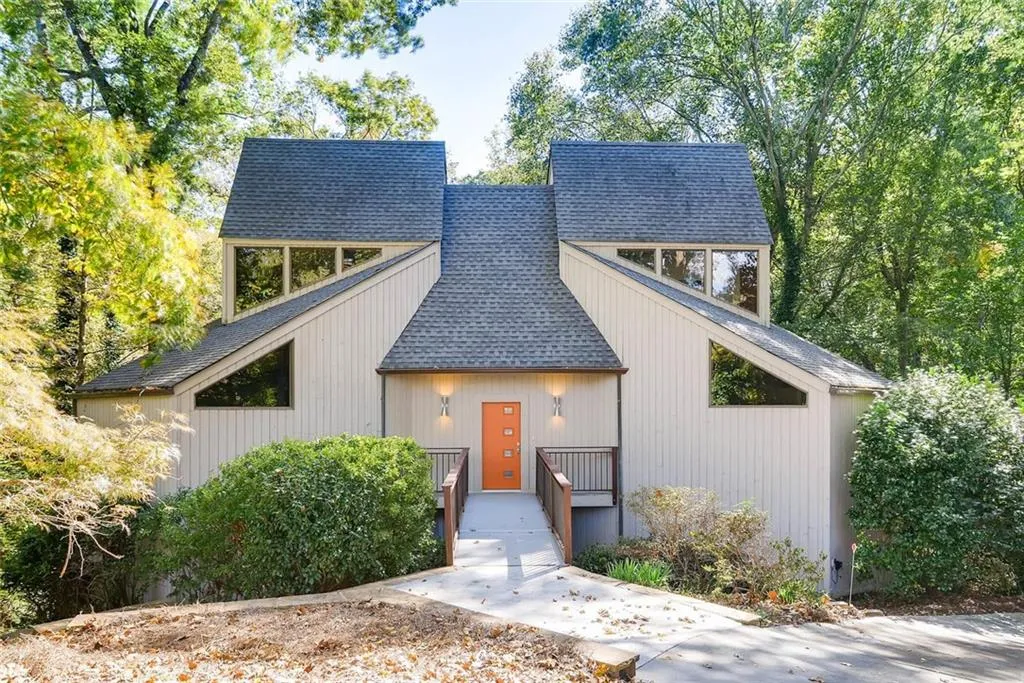 625 Valley Hall Drive, Sandy Springs, Georgia 30350, 5 Bedrooms Bedrooms, ,3 BathroomsBathrooms,Residential,Sold,625 Valley Hall Drive,5925222