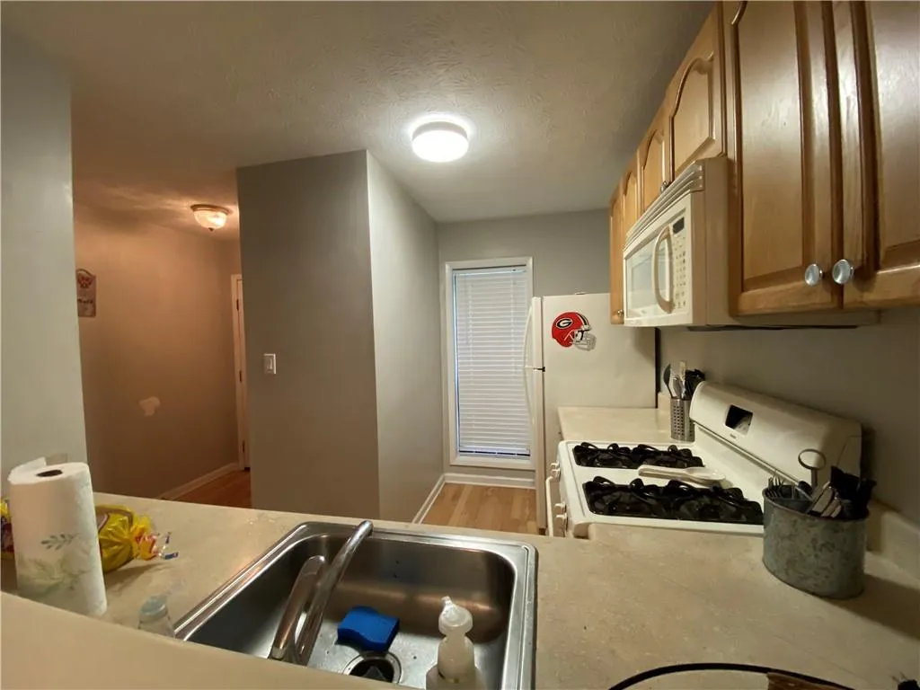 102 River Run Drive, Sandy Springs, Georgia 30350, 1 Bedroom Bedrooms, ,1 BathroomBathrooms,Residential,Sold,102 River Run Drive,6953413