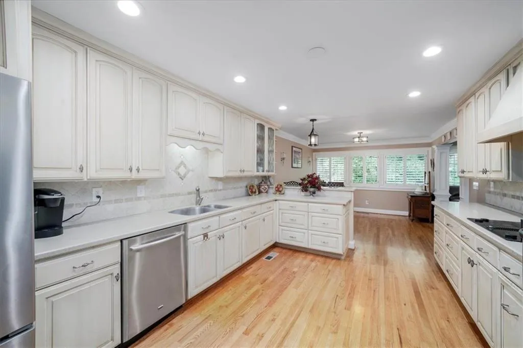 6126 Barfield Road, Atlanta, Georgia 30328, 4 Bedrooms Bedrooms, ,3 BathroomsBathrooms,Residential,Sold,6126 Barfield Road,6923793