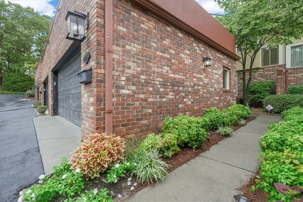 6126 Barfield Road, Atlanta, Georgia 30328, 4 Bedrooms Bedrooms, ,3 BathroomsBathrooms,Residential,Sold,6126 Barfield Road,6923793