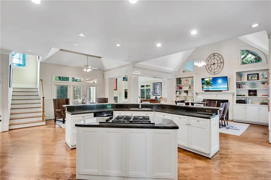 5950 Long Island Drive Nw, Atlanta, Georgia 30328, 5 Bedrooms Bedrooms, ,4 BathroomsBathrooms,Residential,For Sale,5950 Long Island Drive Nw,7723876