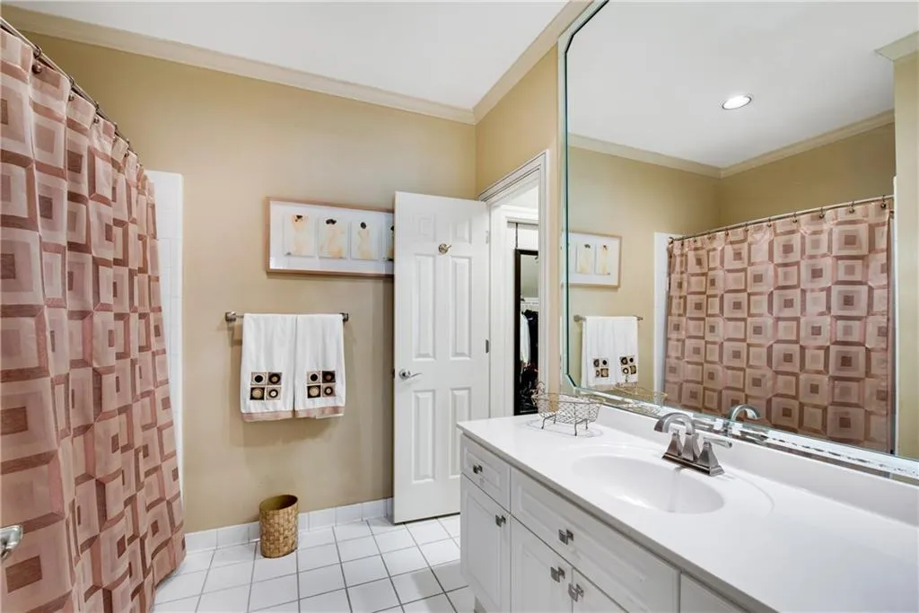 5950 Long Island Drive Nw, Atlanta, Georgia 30328, 5 Bedrooms Bedrooms, ,4 BathroomsBathrooms,Residential,For Sale,5950 Long Island Drive Nw,7723876