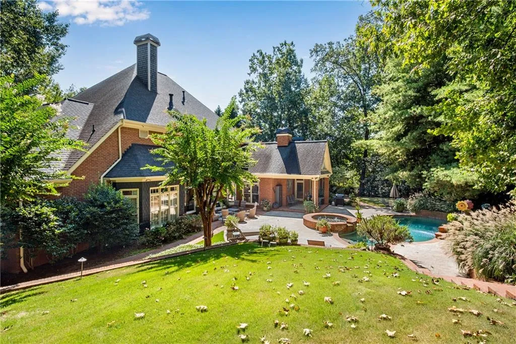 5950 Long Island Drive Nw, Atlanta, Georgia 30328, 5 Bedrooms Bedrooms, ,4 BathroomsBathrooms,Residential,For Sale,5950 Long Island Drive Nw,7723876