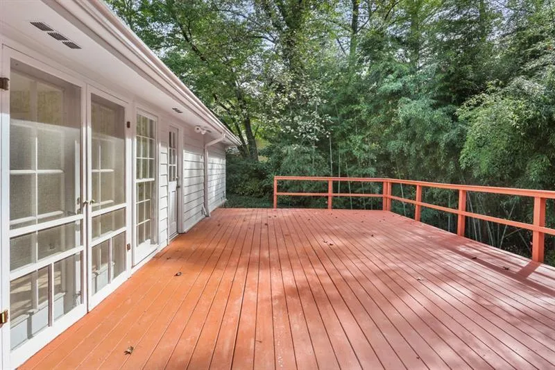 440 N Harbor Drive, Atlanta, Georgia 30328, 5 Bedrooms Bedrooms, ,3 BathroomsBathrooms,Residential,Sold,440 N Harbor Drive,6118535