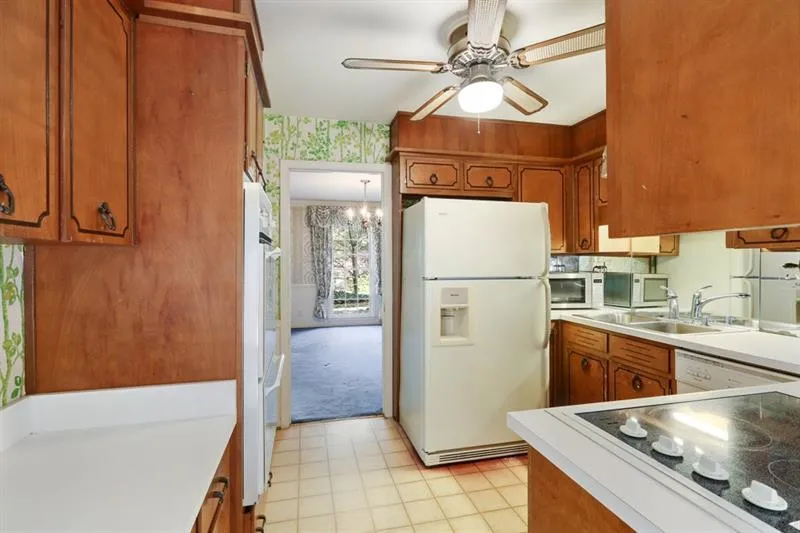 440 N Harbor Drive, Atlanta, Georgia 30328, 5 Bedrooms Bedrooms, ,3 BathroomsBathrooms,Residential,Sold,440 N Harbor Drive,6118535