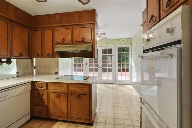 440 N Harbor Drive, Atlanta, Georgia 30328, 5 Bedrooms Bedrooms, ,3 BathroomsBathrooms,Residential,Sold,440 N Harbor Drive,6118535