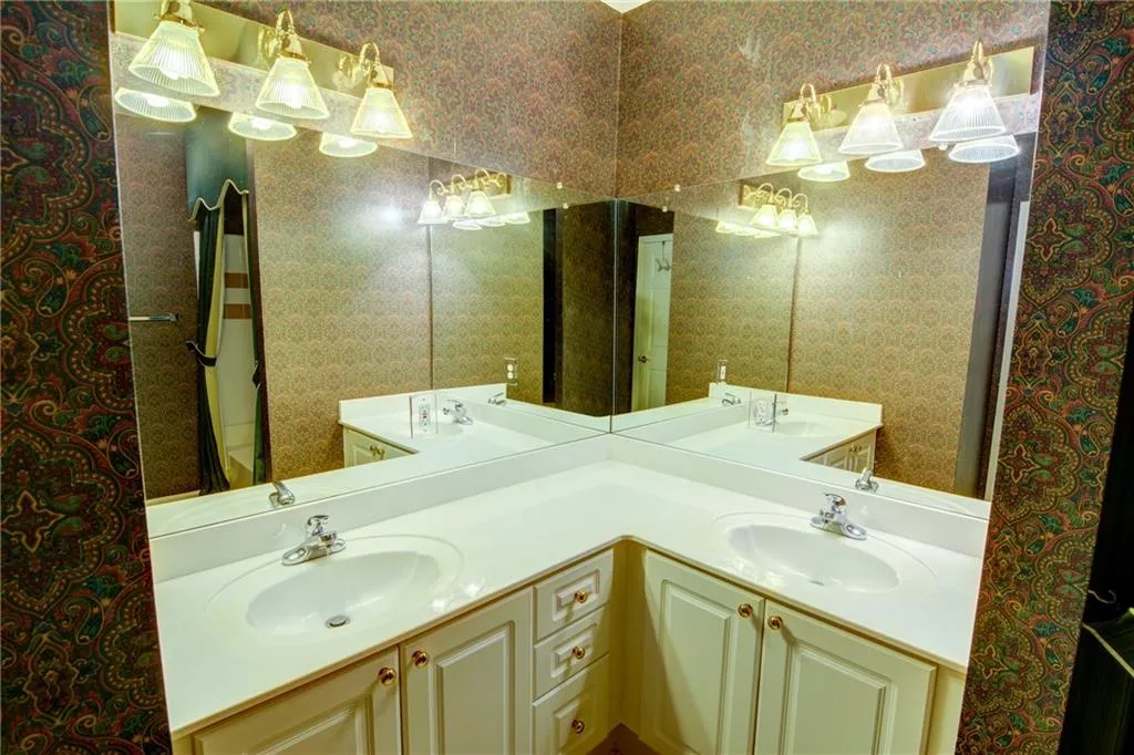 3334 Peachtree Road Ne Unit 1208, Atlanta, Georgia 30326, 2 Bedrooms Bedrooms, ,2 BathroomsBathrooms,Residential,For Sale,3334 Peachtree Road Ne Unit 1208,7615071