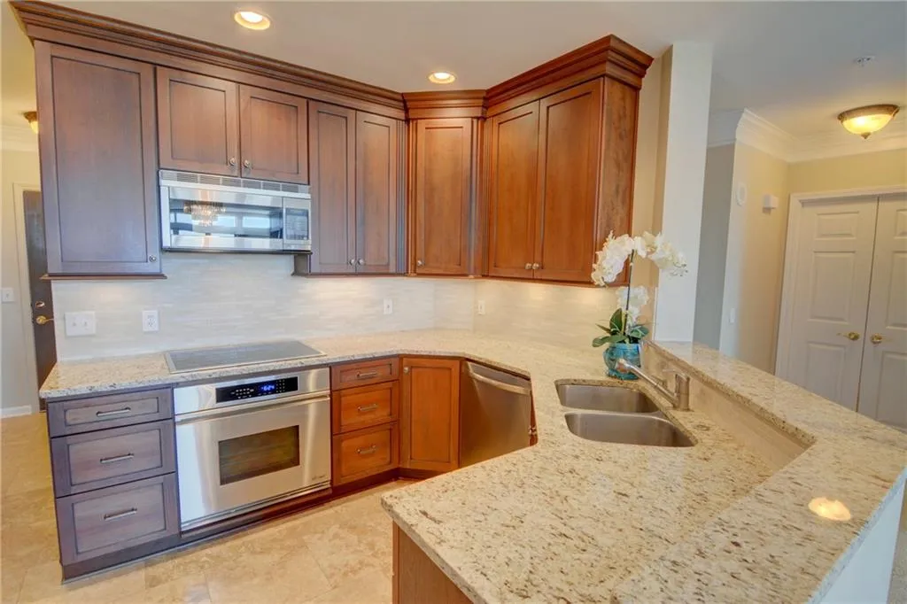 3334 Peachtree Road Ne Unit 1208, Atlanta, Georgia 30326, 2 Bedrooms Bedrooms, ,2 BathroomsBathrooms,Residential,For Sale,3334 Peachtree Road Ne Unit 1208,7615071