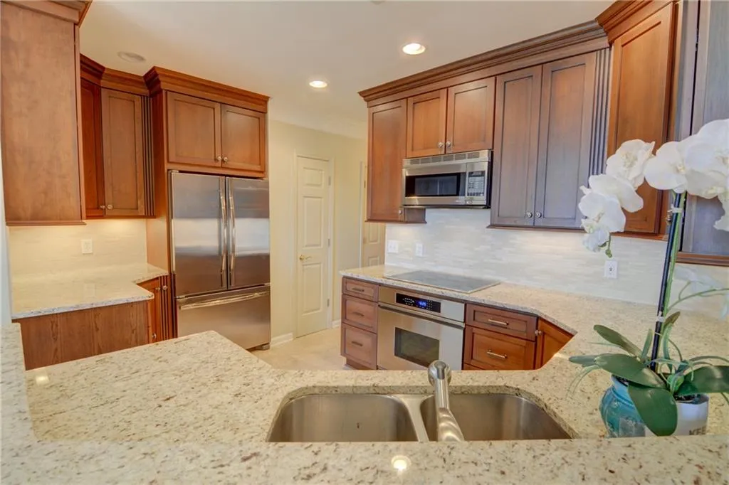 3334 Peachtree Road Ne Unit 1208, Atlanta, Georgia 30326, 2 Bedrooms Bedrooms, ,2 BathroomsBathrooms,Residential,For Sale,3334 Peachtree Road Ne Unit 1208,7615071