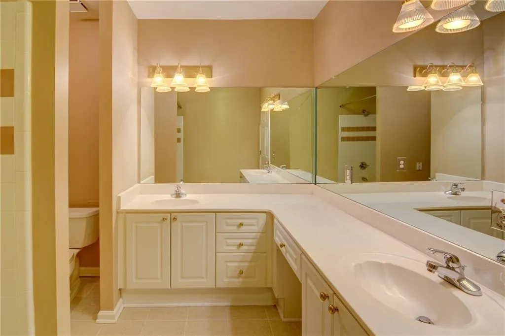 3334 Peachtree Road Ne Unit 1208, Atlanta, Georgia 30326, 2 Bedrooms Bedrooms, ,2 BathroomsBathrooms,Residential,For Sale,3334 Peachtree Road Ne Unit 1208,7615071
