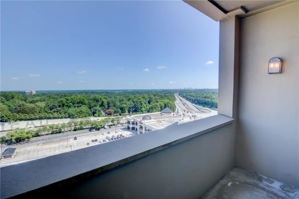 3334 Peachtree Road Ne Unit 1208, Atlanta, Georgia 30326, 2 Bedrooms Bedrooms, ,2 BathroomsBathrooms,Residential,For Sale,3334 Peachtree Road Ne Unit 1208,7615071