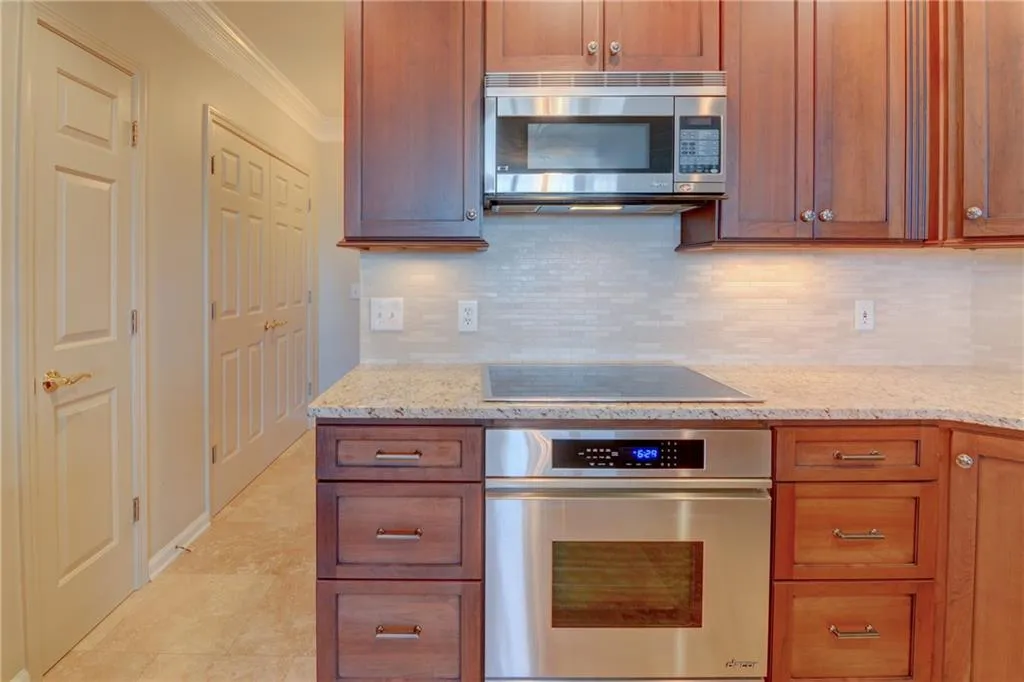 3334 Peachtree Road Ne Unit 1208, Atlanta, Georgia 30326, 2 Bedrooms Bedrooms, ,2 BathroomsBathrooms,Residential,For Sale,3334 Peachtree Road Ne Unit 1208,7615071