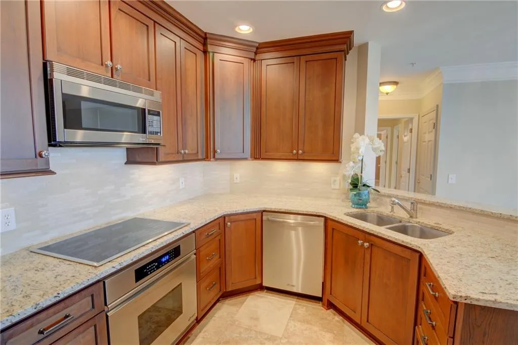 3334 Peachtree Road Ne Unit 1208, Atlanta, Georgia 30326, 2 Bedrooms Bedrooms, ,2 BathroomsBathrooms,Residential,For Sale,3334 Peachtree Road Ne Unit 1208,7615071