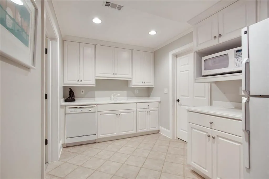110 High Point Walk, Sandy Springs, Georgia 30342, 5 Bedrooms Bedrooms, ,4 BathroomsBathrooms,Residential,Sold,110 High Point Walk,6884148