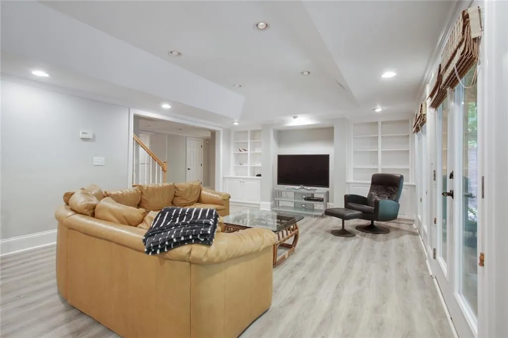 110 High Point Walk, Sandy Springs, Georgia 30342, 5 Bedrooms Bedrooms, ,4 BathroomsBathrooms,Residential,Sold,110 High Point Walk,6884148
