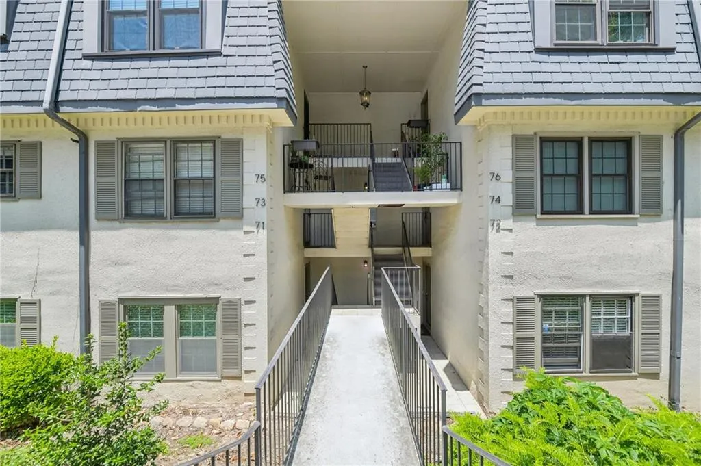 73 Montre Square, Atlanta, Georgia 30327, 2 Bedrooms Bedrooms, ,2 BathroomsBathrooms,Residential,For Sale,73 Montre Square,7610960