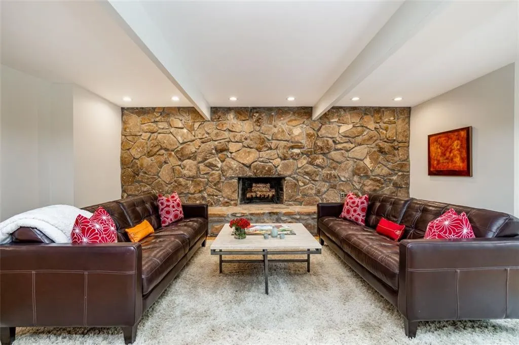 6125 River Chase Circle, Atlanta, Georgia 30328, 5 Bedrooms Bedrooms, ,3 BathroomsBathrooms,Residential,Sold,6125 River Chase Circle,6945203