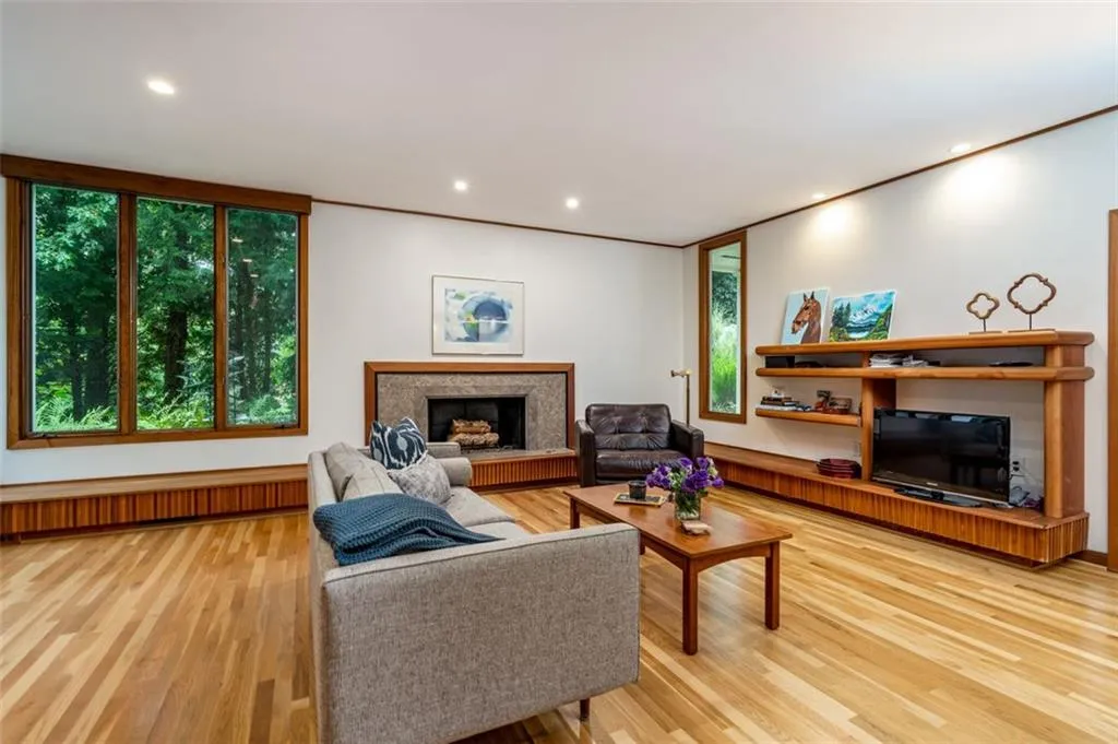 6125 River Chase Circle, Atlanta, Georgia 30328, 5 Bedrooms Bedrooms, ,3 BathroomsBathrooms,Residential,Sold,6125 River Chase Circle,6945203