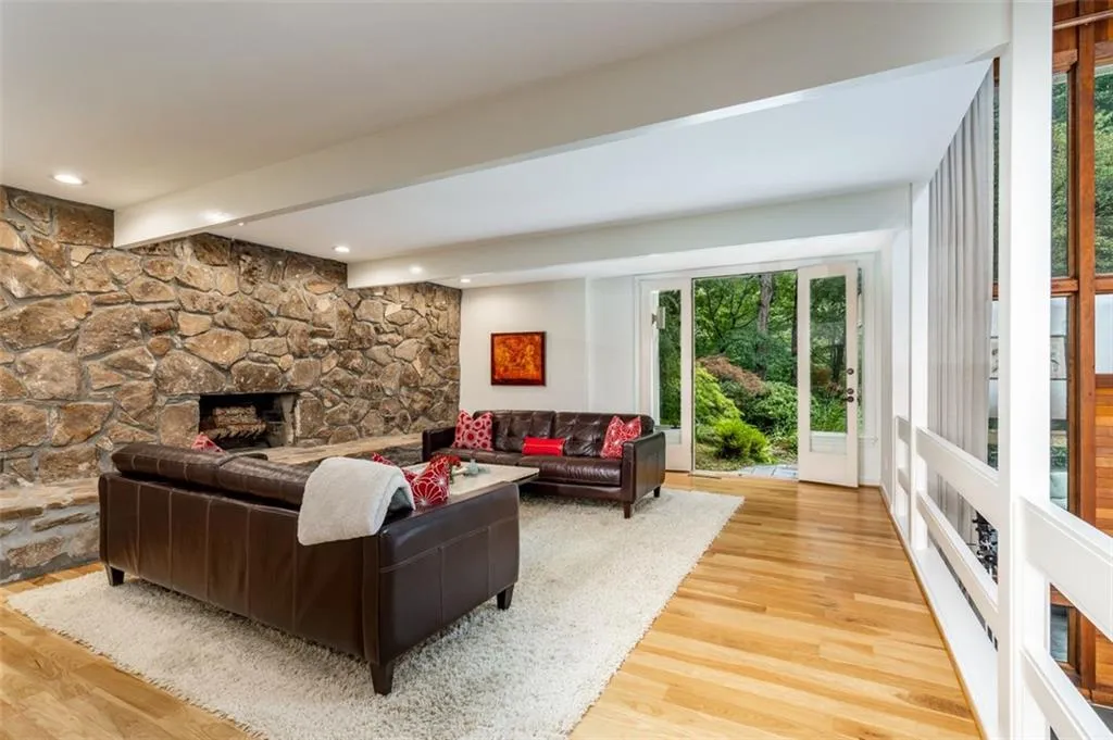 6125 River Chase Circle, Atlanta, Georgia 30328, 5 Bedrooms Bedrooms, ,3 BathroomsBathrooms,Residential,Sold,6125 River Chase Circle,6945203