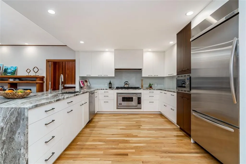 6125 River Chase Circle, Atlanta, Georgia 30328, 5 Bedrooms Bedrooms, ,3 BathroomsBathrooms,Residential,Sold,6125 River Chase Circle,6945203