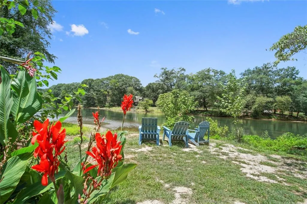 6125 River Chase Circle, Atlanta, Georgia 30328, 5 Bedrooms Bedrooms, ,3 BathroomsBathrooms,Residential,Sold,6125 River Chase Circle,6945203