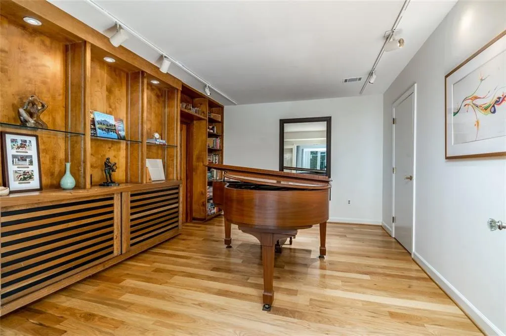 6125 River Chase Circle, Atlanta, Georgia 30328, 5 Bedrooms Bedrooms, ,3 BathroomsBathrooms,Residential,Sold,6125 River Chase Circle,6945203