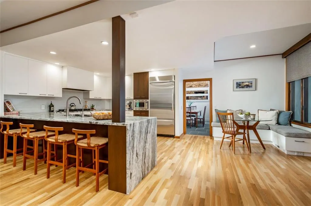 6125 River Chase Circle, Atlanta, Georgia 30328, 5 Bedrooms Bedrooms, ,3 BathroomsBathrooms,Residential,Sold,6125 River Chase Circle,6945203