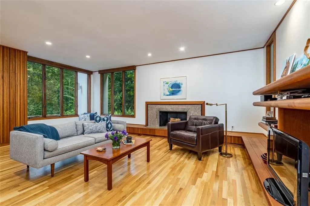 6125 River Chase Circle, Atlanta, Georgia 30328, 5 Bedrooms Bedrooms, ,3 BathroomsBathrooms,Residential,Sold,6125 River Chase Circle,6945203