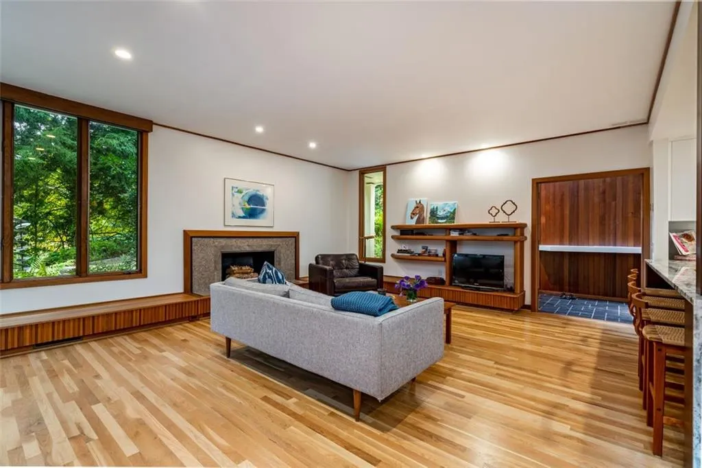 6125 River Chase Circle, Atlanta, Georgia 30328, 5 Bedrooms Bedrooms, ,3 BathroomsBathrooms,Residential,Sold,6125 River Chase Circle,6945203