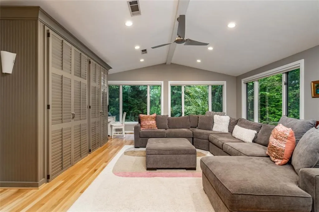 6125 River Chase Circle, Atlanta, Georgia 30328, 5 Bedrooms Bedrooms, ,3 BathroomsBathrooms,Residential,Sold,6125 River Chase Circle,6945203