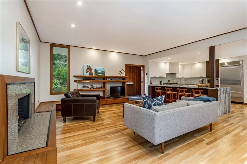 6125 River Chase Circle, Atlanta, Georgia 30328, 5 Bedrooms Bedrooms, ,3 BathroomsBathrooms,Residential,Sold,6125 River Chase Circle,6945203