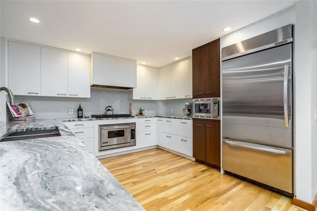 6125 River Chase Circle, Atlanta, Georgia 30328, 5 Bedrooms Bedrooms, ,3 BathroomsBathrooms,Residential,Sold,6125 River Chase Circle,6945203