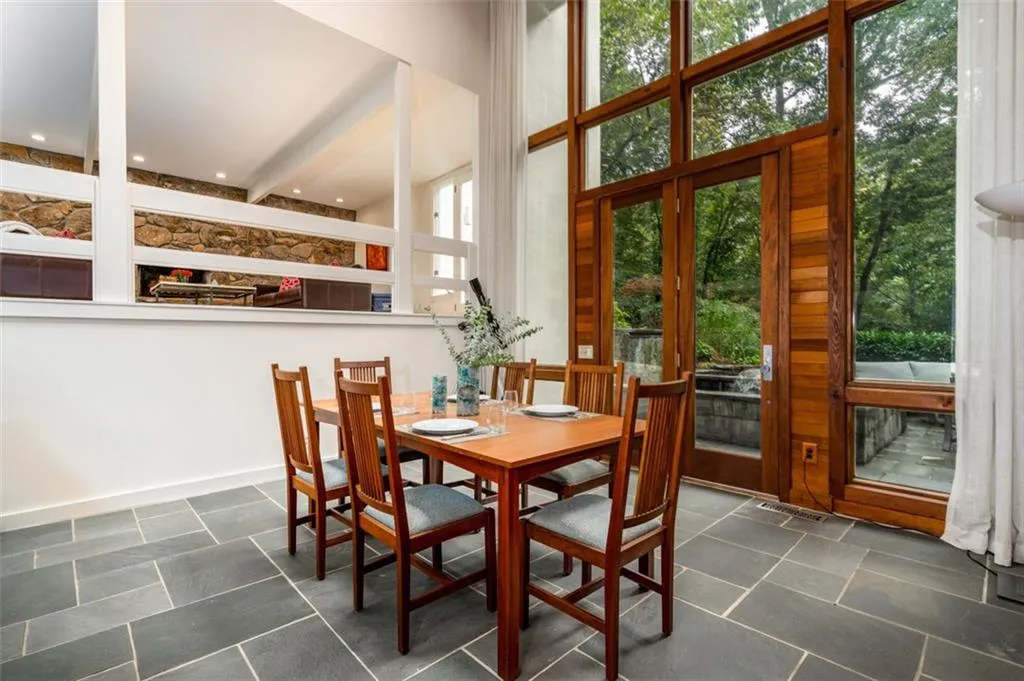 6125 River Chase Circle, Atlanta, Georgia 30328, 5 Bedrooms Bedrooms, ,3 BathroomsBathrooms,Residential,Sold,6125 River Chase Circle,6945203