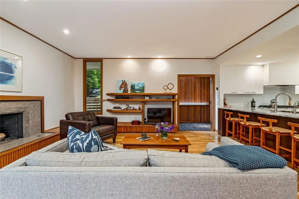 6125 River Chase Circle, Atlanta, Georgia 30328, 5 Bedrooms Bedrooms, ,3 BathroomsBathrooms,Residential,Sold,6125 River Chase Circle,6945203