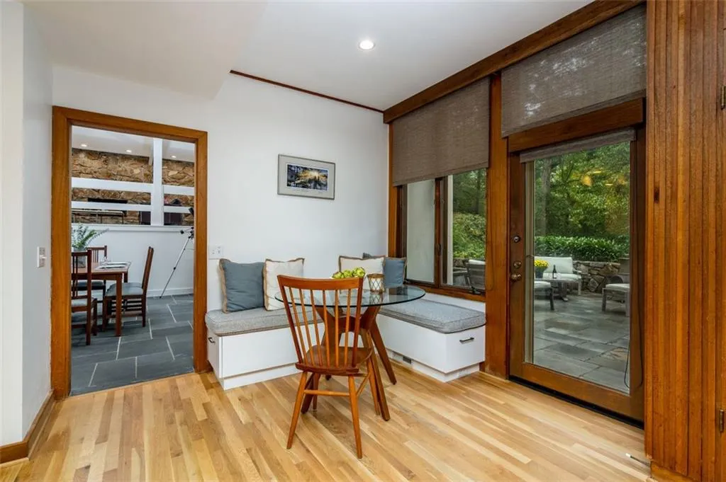 6125 River Chase Circle, Atlanta, Georgia 30328, 5 Bedrooms Bedrooms, ,3 BathroomsBathrooms,Residential,Sold,6125 River Chase Circle,6945203