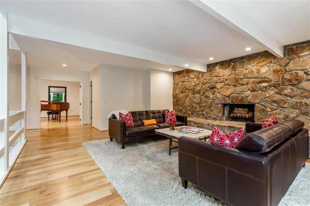 6125 River Chase Circle, Atlanta, Georgia 30328, 5 Bedrooms Bedrooms, ,3 BathroomsBathrooms,Residential,Sold,6125 River Chase Circle,6945203