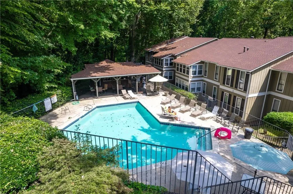 5143 Roswell Road Unit 9/43, Sandy Springs, Georgia 30342, 2 Bedrooms Bedrooms, ,1 BathroomBathrooms,Residential,Sold,5143 Roswell Road Unit 9/43,7021339