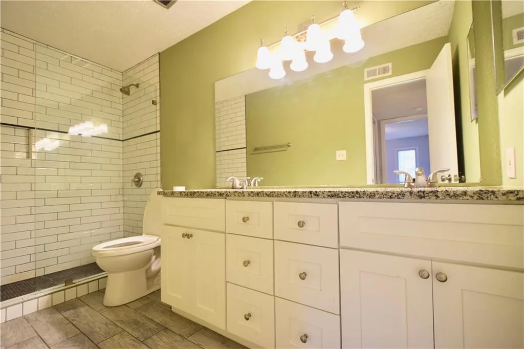 5143 Roswell Road Unit 9/43, Sandy Springs, Georgia 30342, 2 Bedrooms Bedrooms, ,1 BathroomBathrooms,Residential,Sold,5143 Roswell Road Unit 9/43,7021339