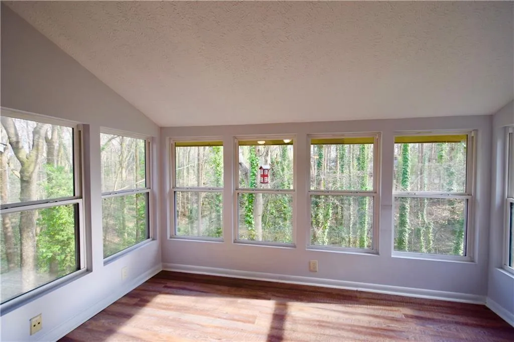 5143 Roswell Road Unit 9/43, Sandy Springs, Georgia 30342, 2 Bedrooms Bedrooms, ,1 BathroomBathrooms,Residential,Sold,5143 Roswell Road Unit 9/43,7021339