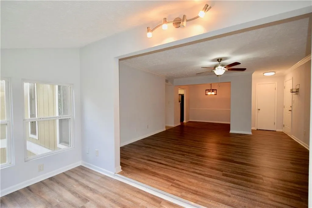 5143 Roswell Road Unit 9/43, Sandy Springs, Georgia 30342, 2 Bedrooms Bedrooms, ,1 BathroomBathrooms,Residential,Sold,5143 Roswell Road Unit 9/43,7021339