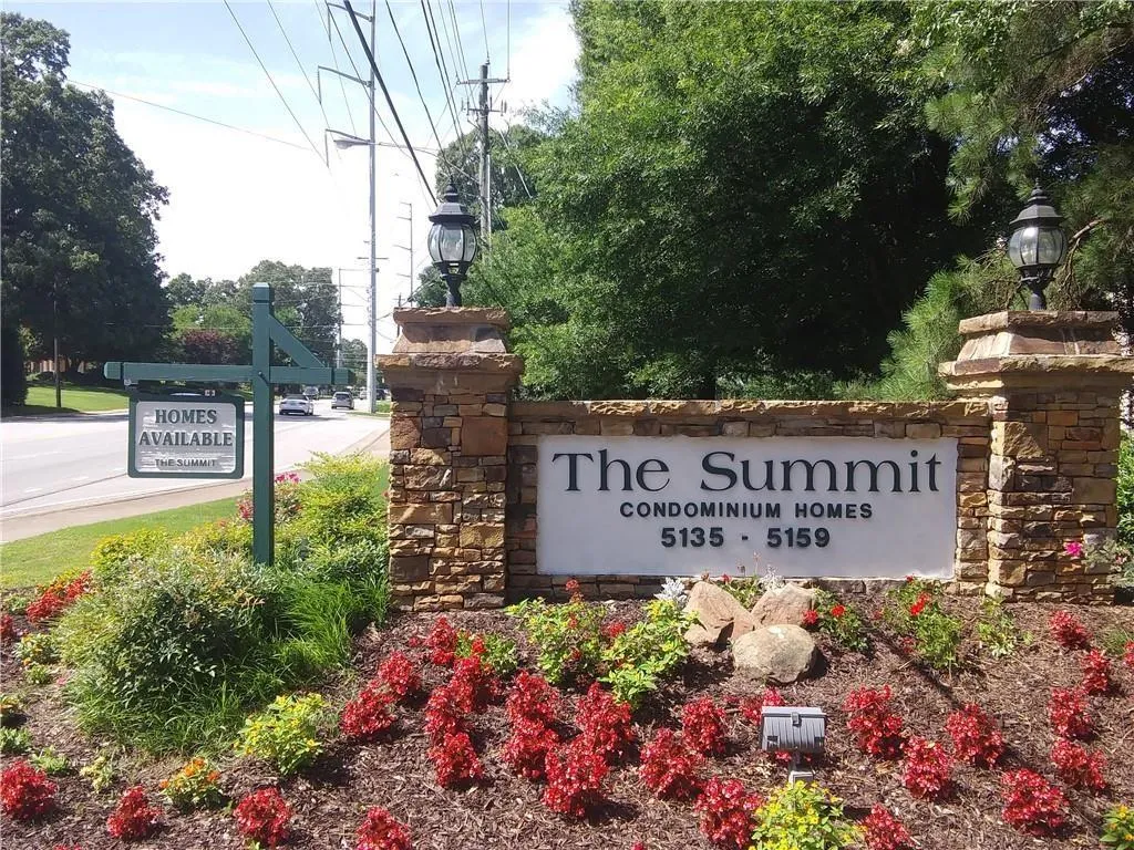 5143 Roswell Road Unit 9/43, Sandy Springs, Georgia 30342, 2 Bedrooms Bedrooms, ,1 BathroomBathrooms,Residential,Sold,5143 Roswell Road Unit 9/43,7021339