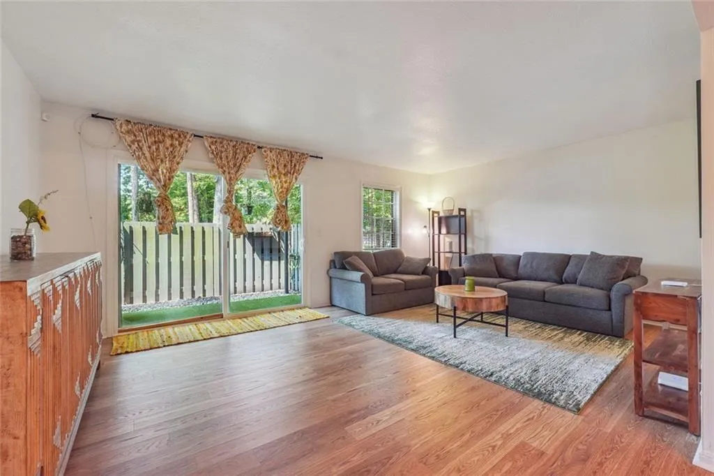 6851 Roswell Road Unit A-3, Sandy Springs, Georgia 30328, 2 Bedrooms Bedrooms, ,2 BathroomsBathrooms,Residential,For Sale,6851 Roswell Road Unit A-3,7653463