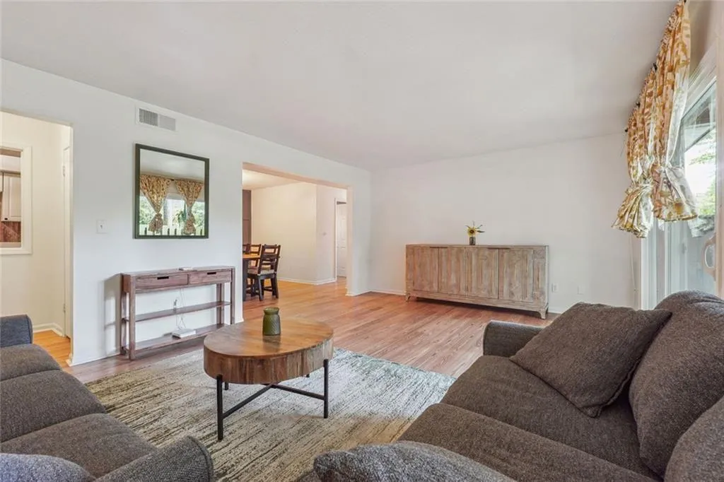6851 Roswell Road Unit A-3, Sandy Springs, Georgia 30328, 2 Bedrooms Bedrooms, ,2 BathroomsBathrooms,Residential,For Sale,6851 Roswell Road Unit A-3,7653463