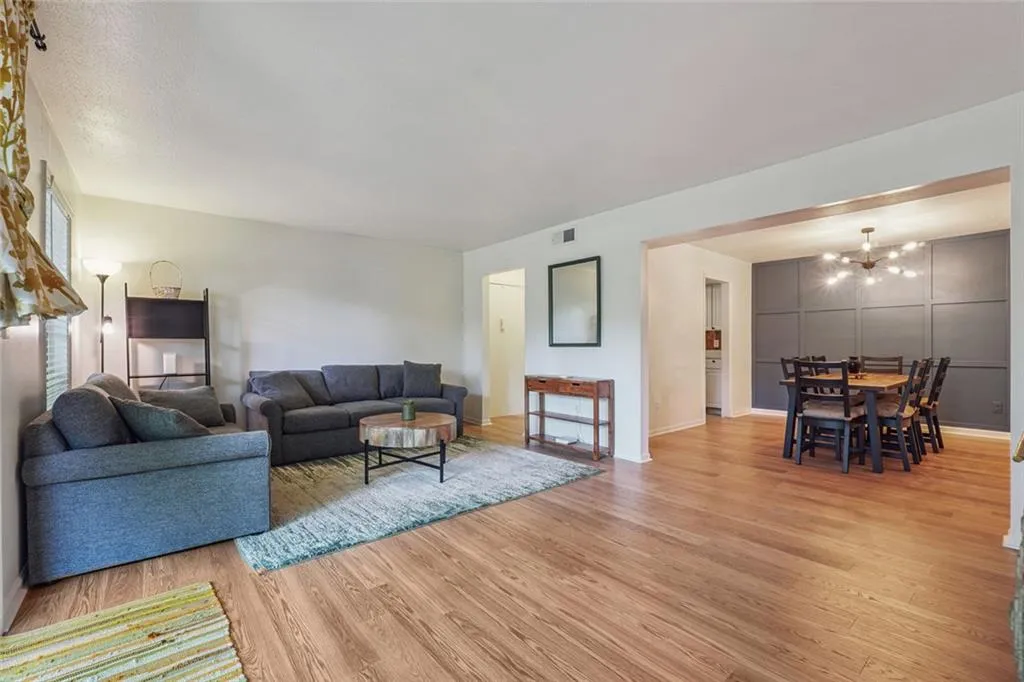 6851 Roswell Road Unit A-3, Sandy Springs, Georgia 30328, 2 Bedrooms Bedrooms, ,2 BathroomsBathrooms,Residential,For Sale,6851 Roswell Road Unit A-3,7653463