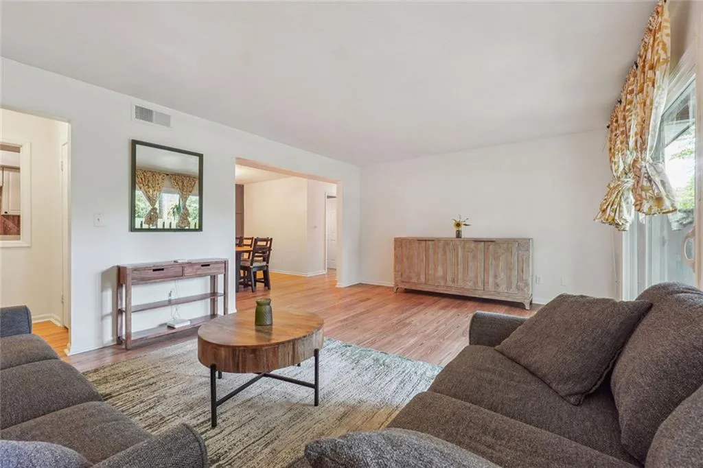 6851 Roswell Road Unit A-3, Sandy Springs, Georgia 30328, 2 Bedrooms Bedrooms, ,2 BathroomsBathrooms,Residential,For Sale,6851 Roswell Road Unit A-3,7653463